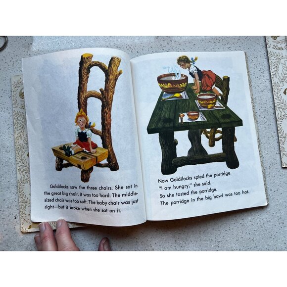 Old Mother Goose 1998 and The Three Bears 1974 Two little Golden Story Books - Picture 9 of 9